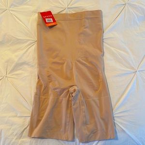 Spanx high waisted mid thigh short. Size small